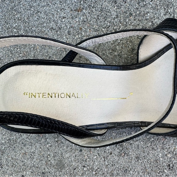 INTENTIONALLY BLANK If heeled sandal Size 8 - Picture 8 of 9